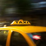 Opkomst van ridesharing diensten en concurrentie in de taxi industrie